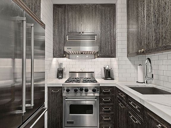 3rd image of 400 E 77th St APT 12-G