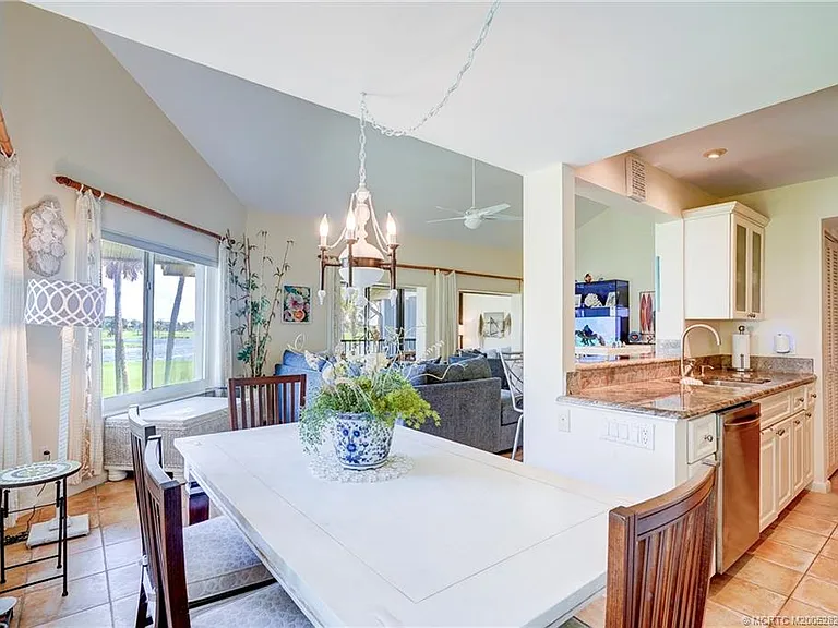 233 NE Edgewater Dr #201 — Photo 26