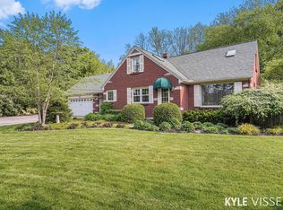 7287 Cascade Rd SE, Grand Rapids, MI 49546