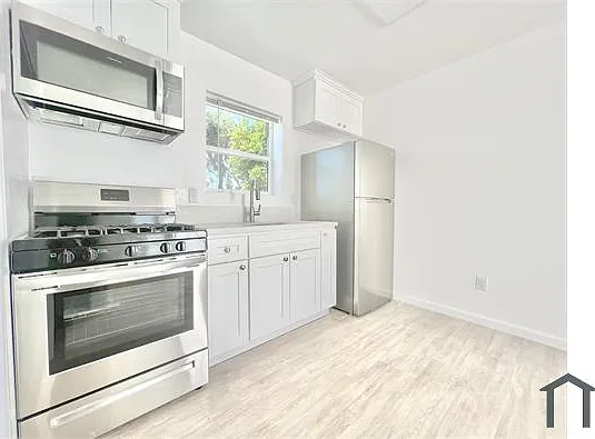3798 S Gramercy Pl — Photo 2