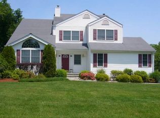 2815 Farm Walk Rd, Yorktown Heights, NY 10598