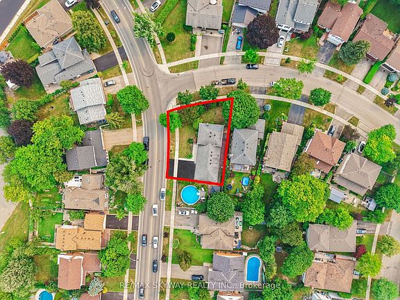 3rd image of 2673 Thorn Lodge Dr