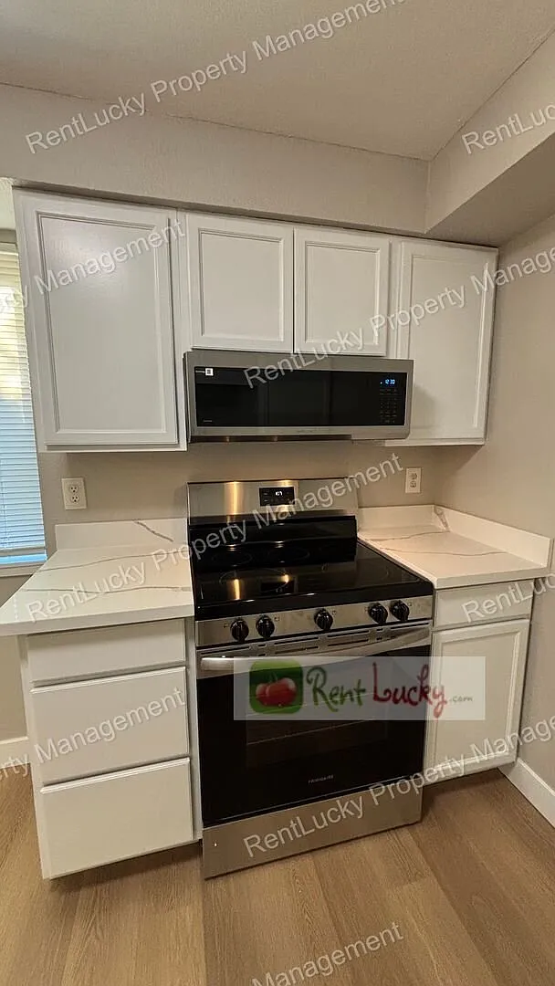 Completely Remodeled!! Fabulous 2-Bedroom Unit In Nice 4-Plex In Pacific!! — Photo 4