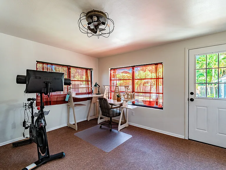 310 E Paris St — Photo 20