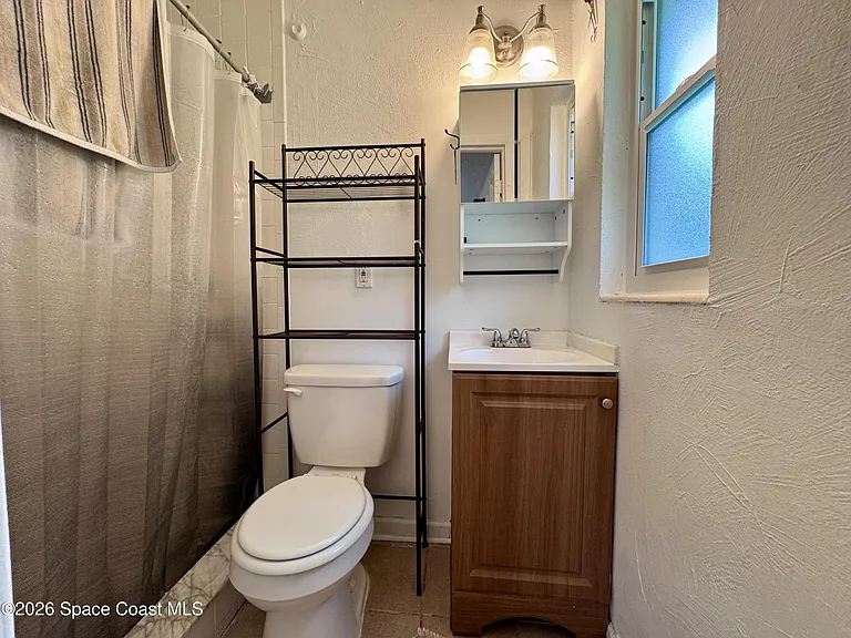 1812 Oakwood Dr — Photo 7