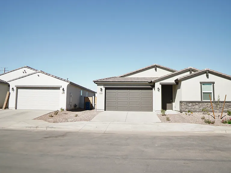 2426 E Grenache Rd — Photo 23