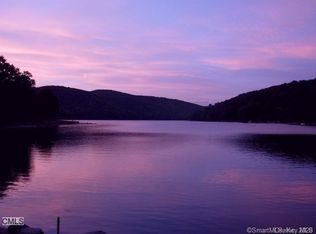 6 Squantz View Dr, New Fairfield, CT 06812