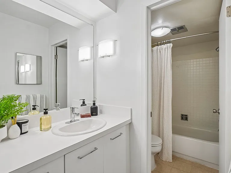 Kensington Manor Apartments — Photo 44