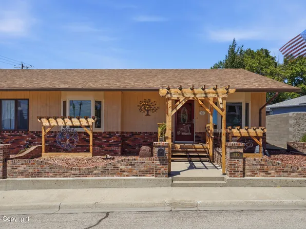 110 Forest Hill Way, Newcastle, WY 82701