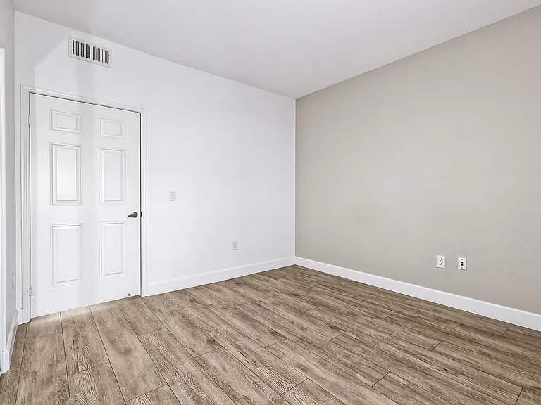 1643 6th Ave #402 — Photo 28