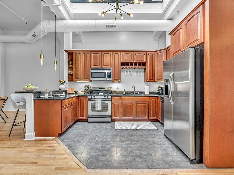 2042 E 4th St #600 — Photo 17