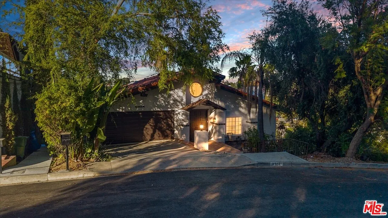 3 bed, 3.0 bath, 2674 sqft, $6,950 — Photo 1