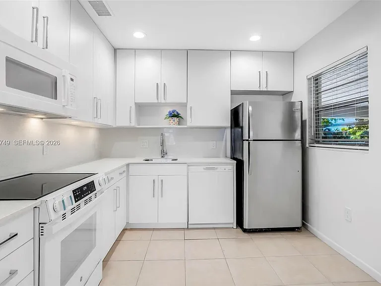 15391 S Dixie Hwy #60 — Photo 2