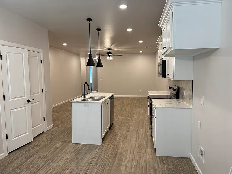 613 S Main St #613 — Photo 12