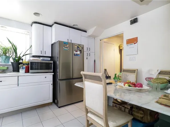 923 East 85th Street image 19 of 21