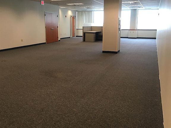 Large open office for flexible configuration