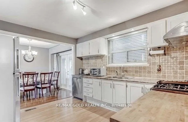 6 Monaco Ct — Photo 10