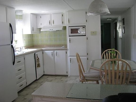 2nd image of 3247 Hampshire Dr