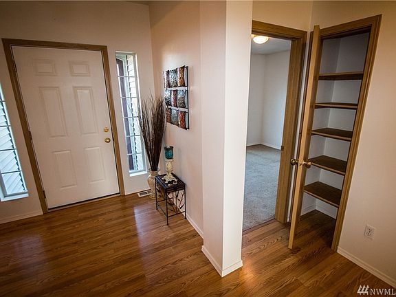 3rd image of 3401 Beth Ct NE