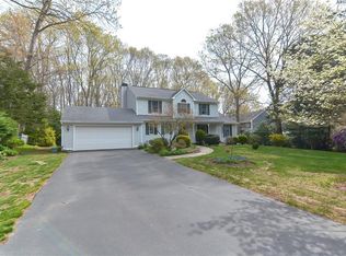 17 Wickham Rd, North Kingstown, RI 02852