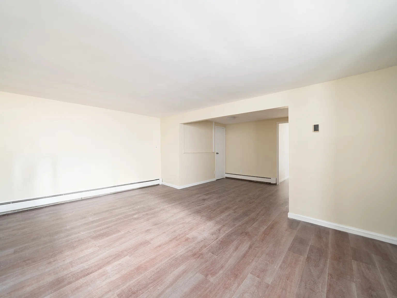 3 bed, 951 sqft, $2,200 — Photo 3