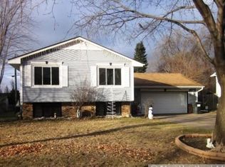 2019 Arkwright St N, Maplewood, MN 55117