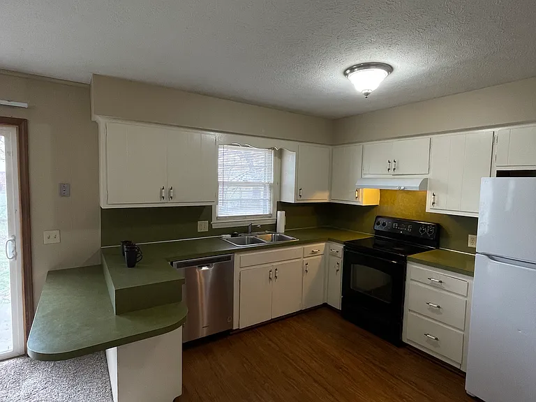 1333 S Ventura Ave — Photo 8