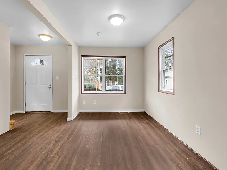 708 2nd Ave — Photo 4
