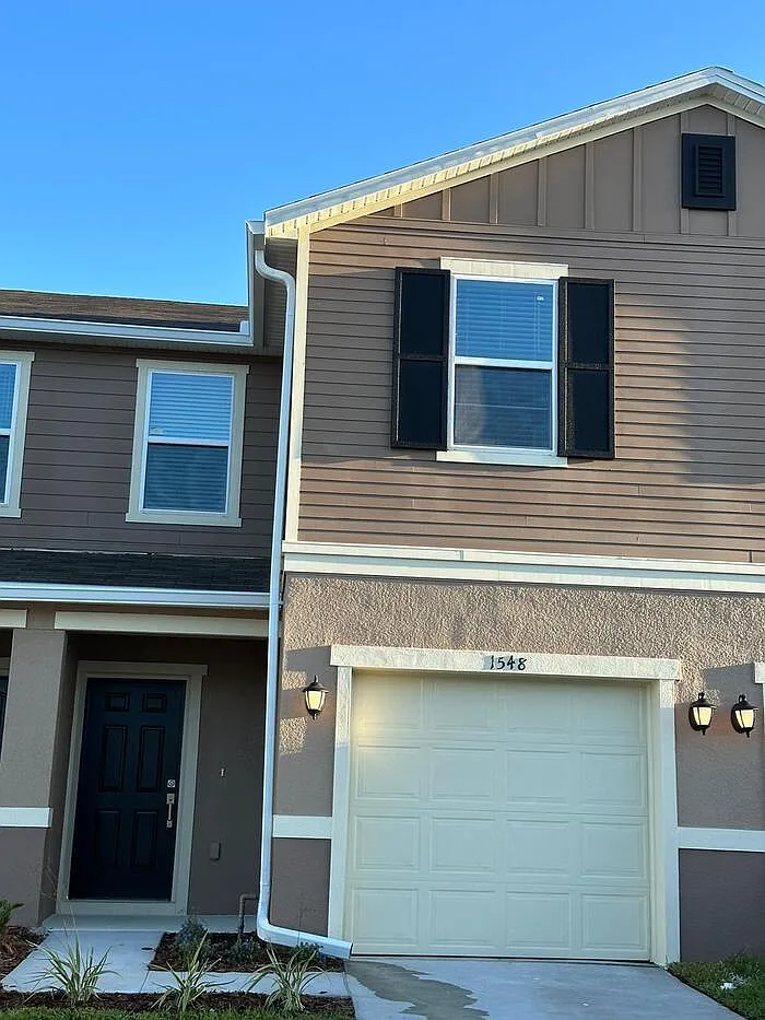 3 bed, 2.5 bath, 1418 sqft, $2,200 — Photo 1