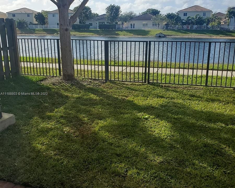 1st image of 544 SE 32nd Ave #544