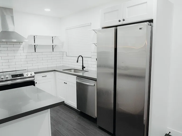 10401 N 15th Ave — Photo 8
