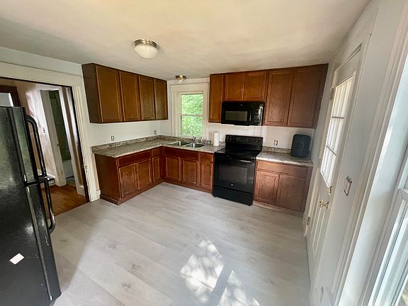 3rd image of 44 Pine Street