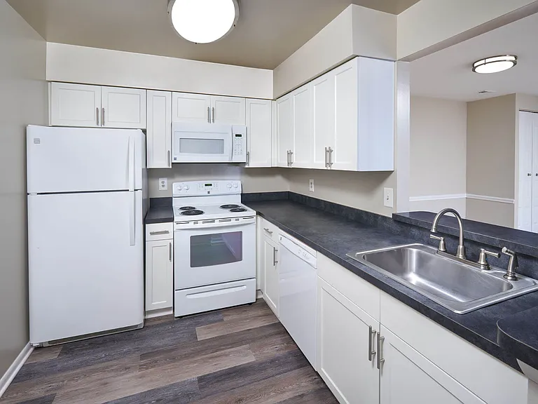 Canterbury Apartments — Photo 6