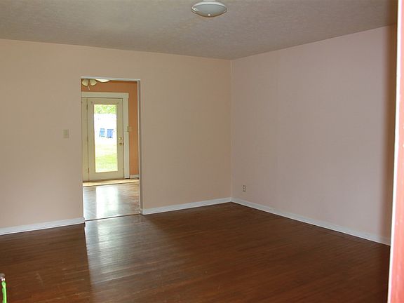 3rd image of 116 Glendale Ln