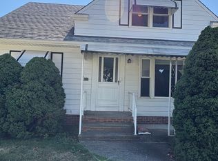 29488 Woodway Dr, Wickliffe, OH 44092