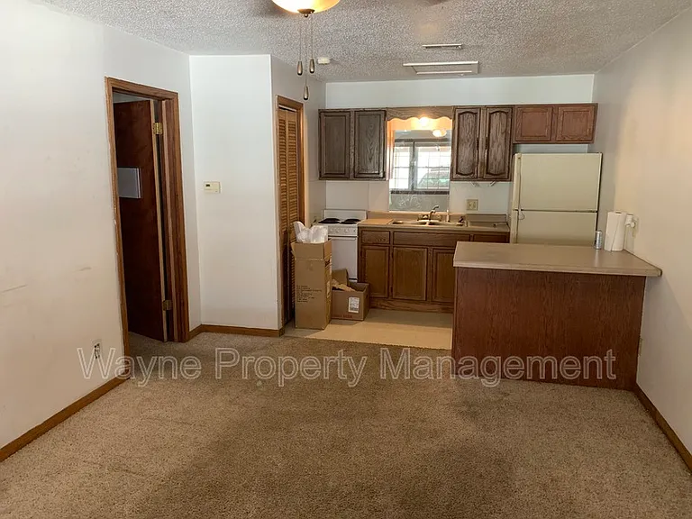 1219 E 2nd St #8 — Photo 2
