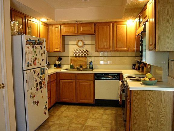Kitchen, includes breakfast area (and double oven!)