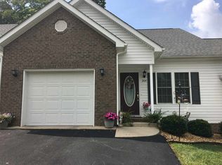 204 Collinswood Dr, Staunton, VA 24401