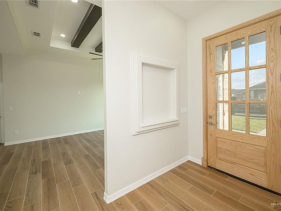 3rd image of 809 Diego Dr