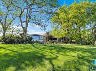 1003 N Pleasantview Pl, Sioux Falls, SD 57110