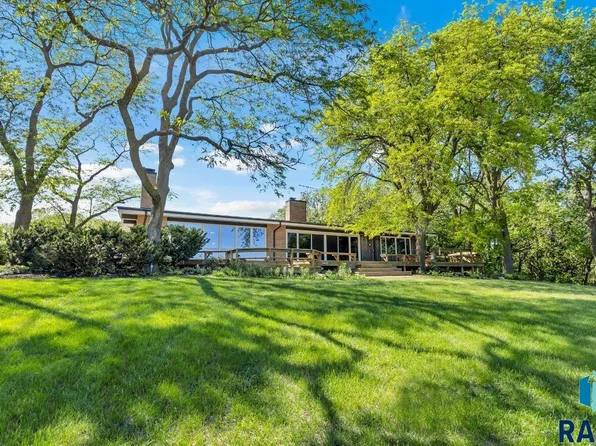 1003 N Pleasantview Pl, Sioux Falls, SD 57110