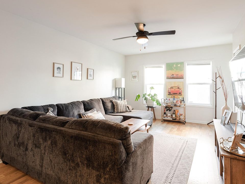 1st image of 323 W Schiller St #1