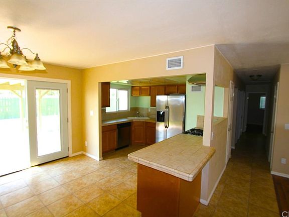 4th image of 1037 W Dover Dr