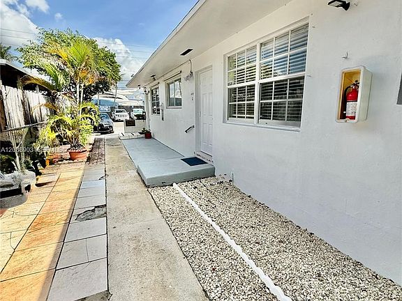3rd image of 3050 NW 20th St #2
