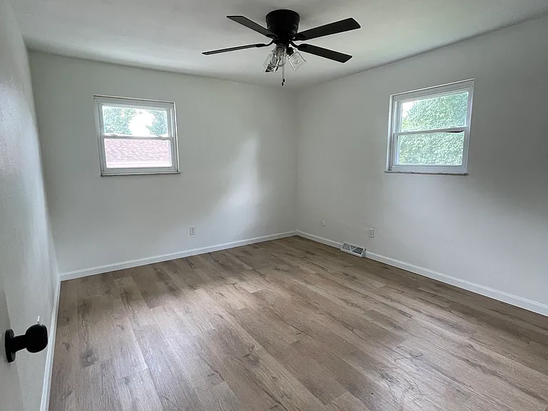 105 Chateau Dr — Photo 11