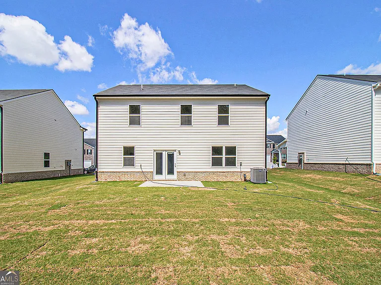568 Whitman Ln — Photo 6