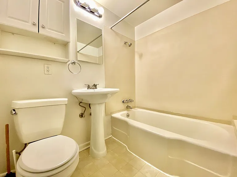 561 Aloha St — Photo 12