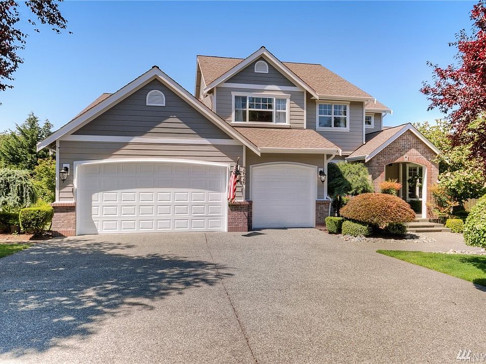 Wonderful opportunity to acquire this spacious residence in the desirable Edgewood community of Sterling Ridge.