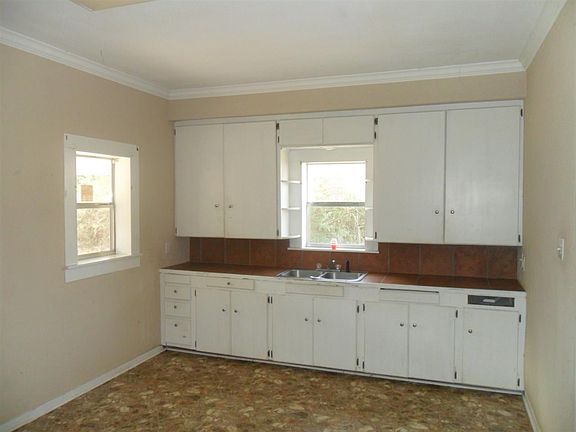 4th image of 404 E Cypress St