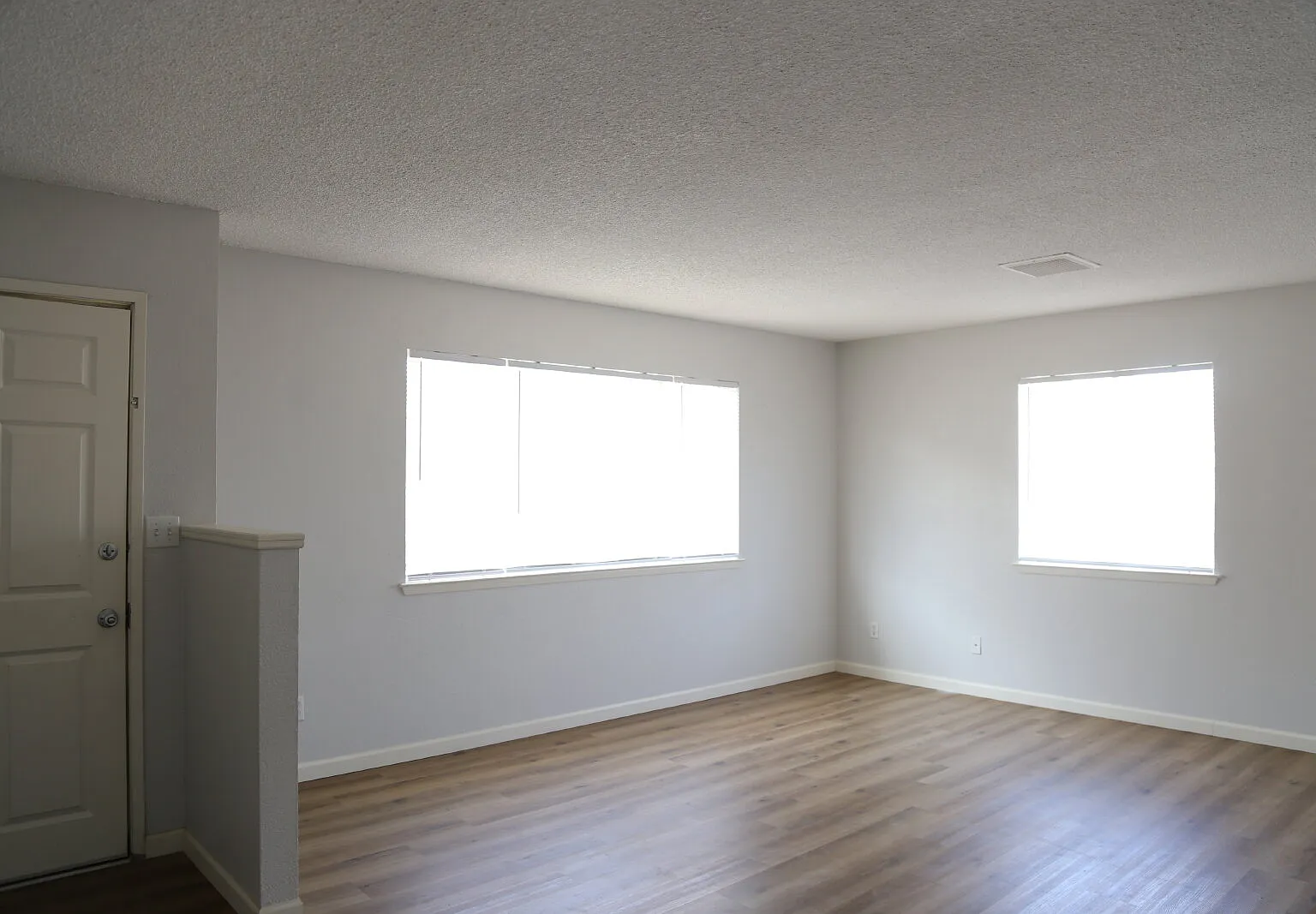 2 bed, 1.0 bath, 900 sqft, $1,350 — Photo 3